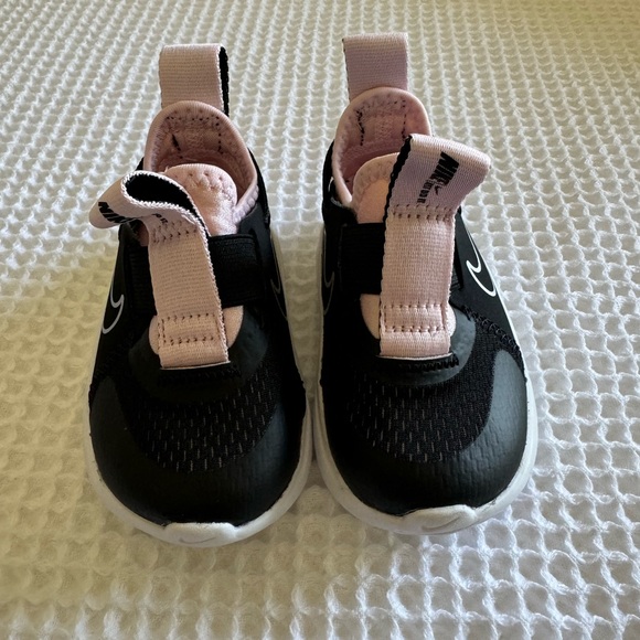 Baby Nikes! - Picture 5 of 5